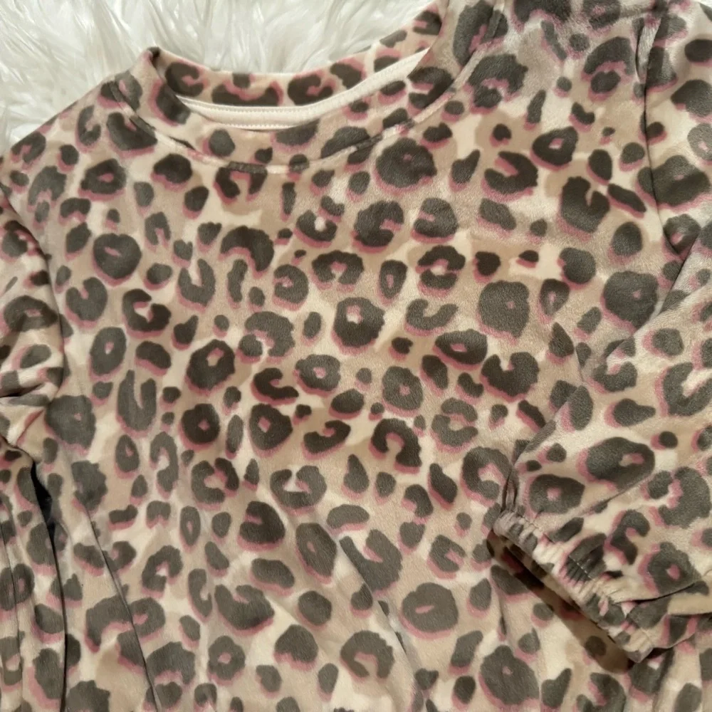 Cat‎ & Jack Girls 2T Leopard Velour Jogger Outfit Set
